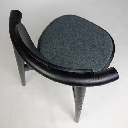 Noaro Stoel – Essenhout Zwart – Zwartgroen