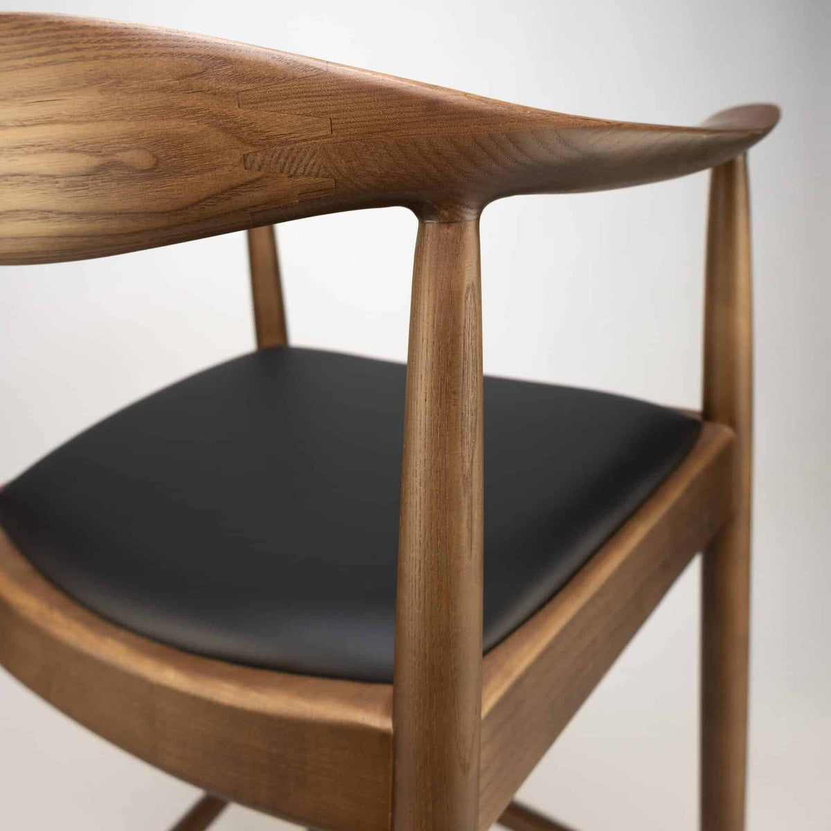 Nordic Barkruk – Essenhout – Zwart PU Leder