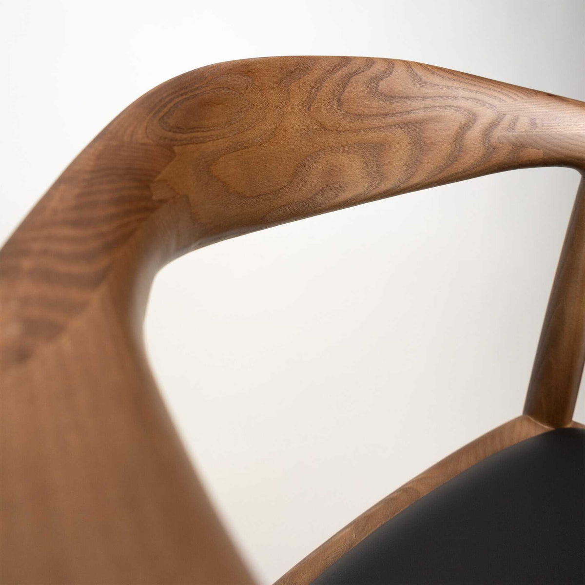 Nordic Barkruk – Essenhout – Zwart PU Leder