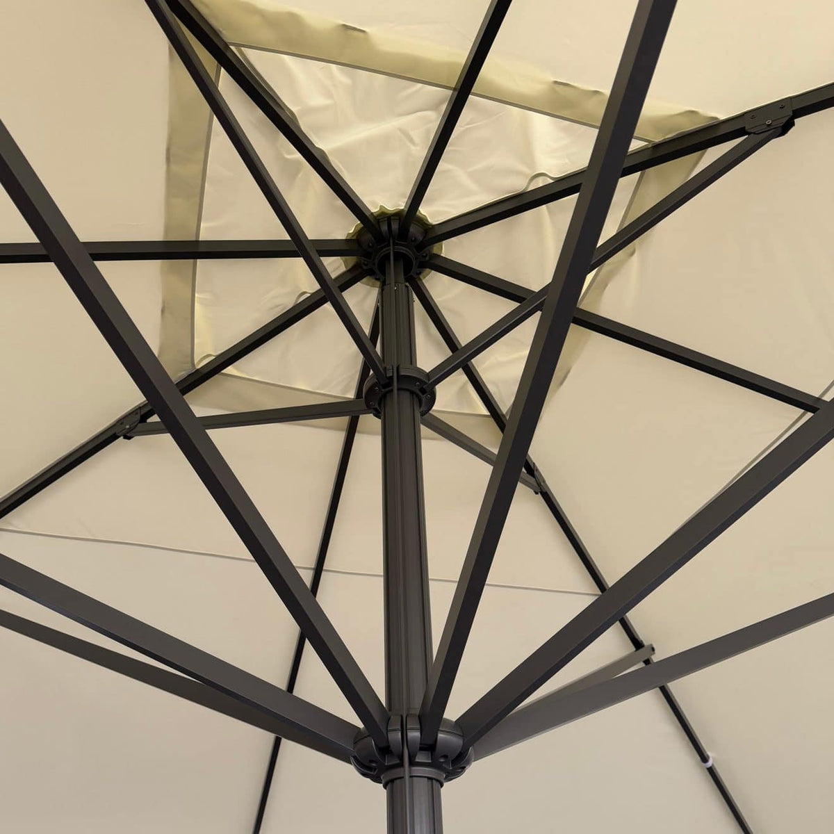 Karin Parasol – 500x500cm – Ivoor/Antraciet