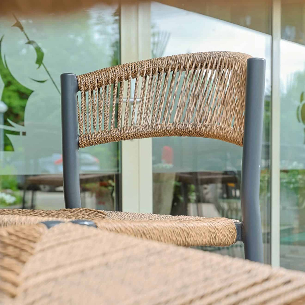 Jonah Stoel Zonder Arm – Charcoal/Natural