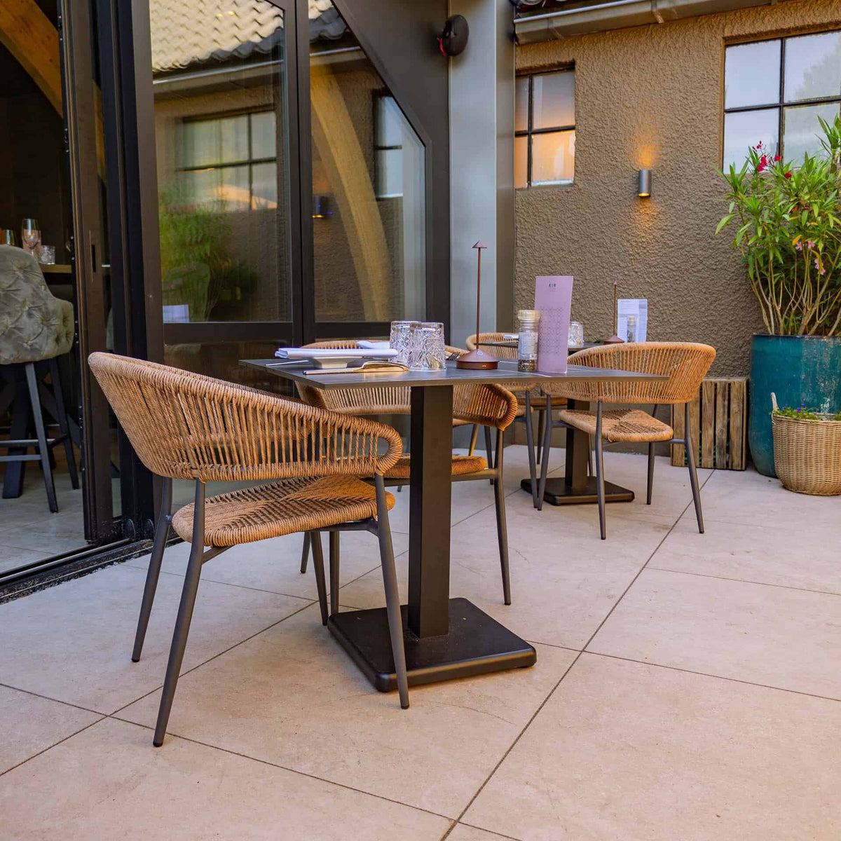 Ann Onderstel – Zwart